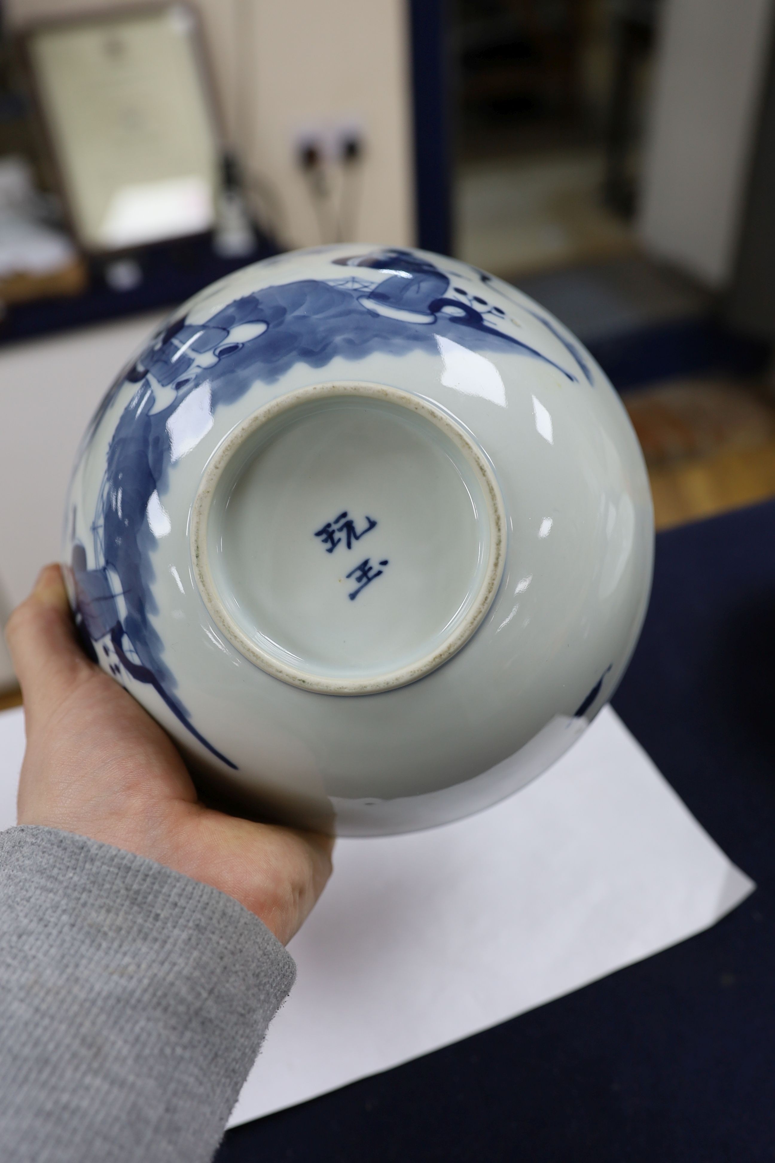 A collection of seven Chinese blue and white bowls 18cm